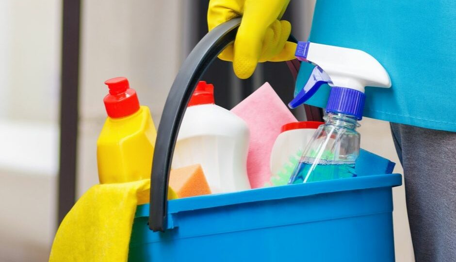 This House Cleaning Checklist can help you get your house ready to sell! It will make sure you remember where to clean inside and outside. 
